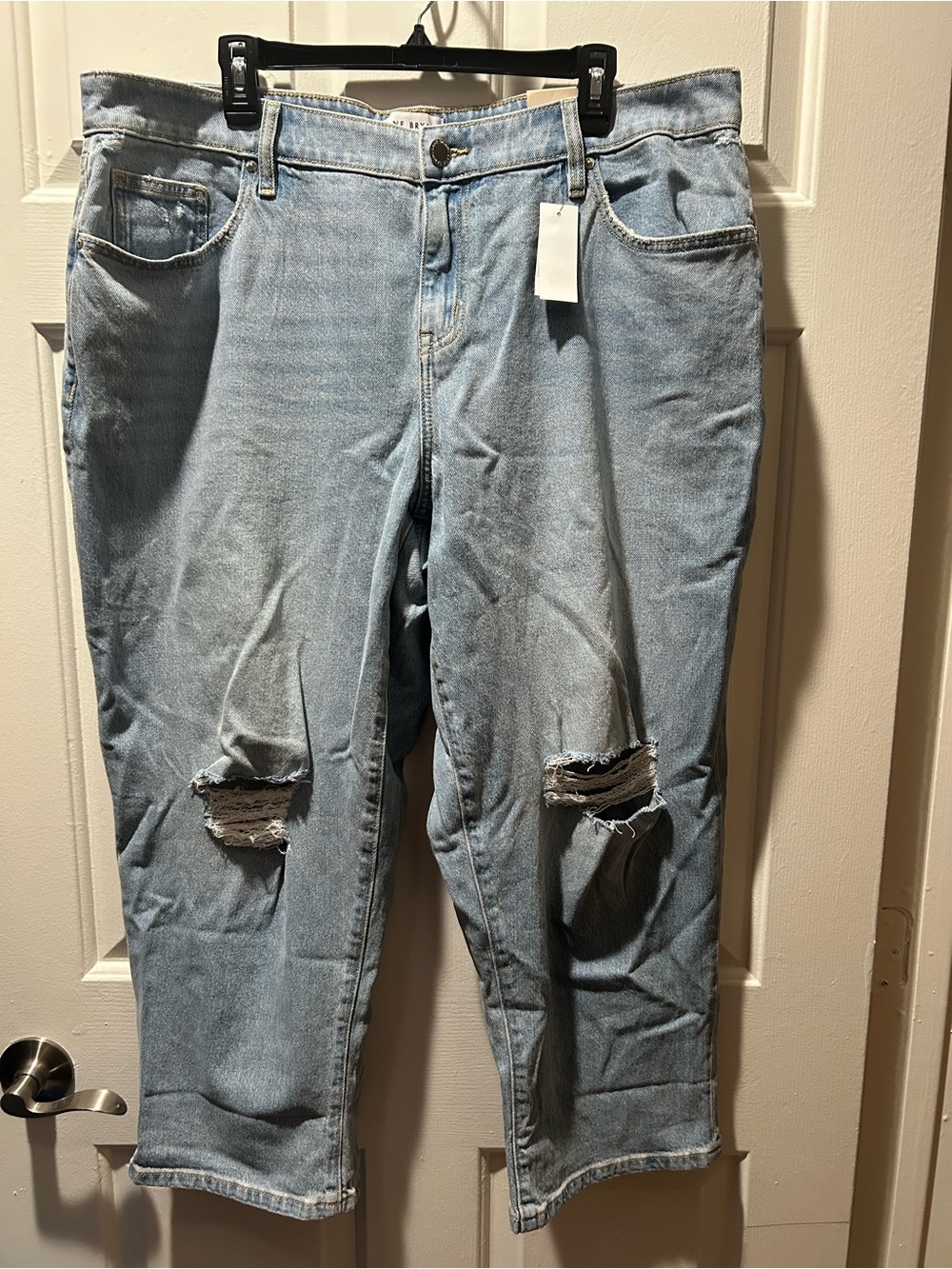NWT Lane Bryant Mid-Rise Boyfriend Capri Distressed Blue Jeans Size 18